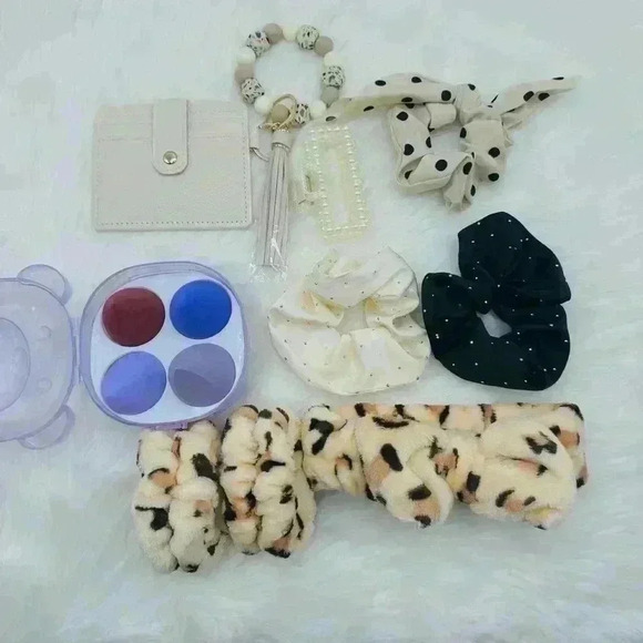 Woman’s Accessories Bundle Package - Picture 1 of 8